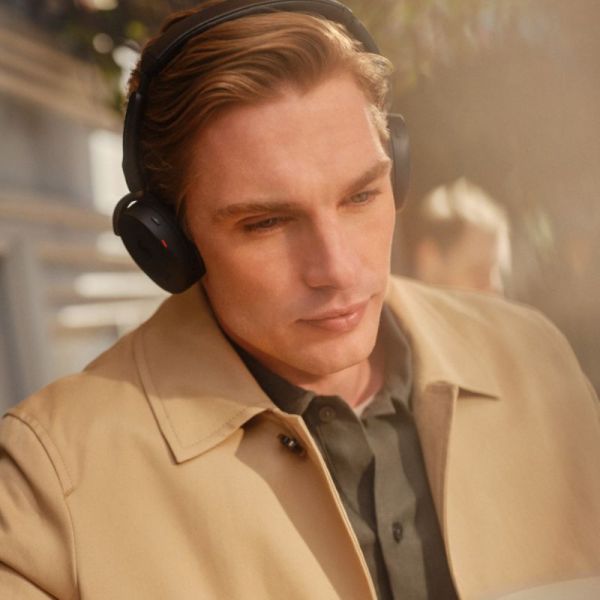 Jabra Evolve3 65 Flex UC wireless headset for easy travel