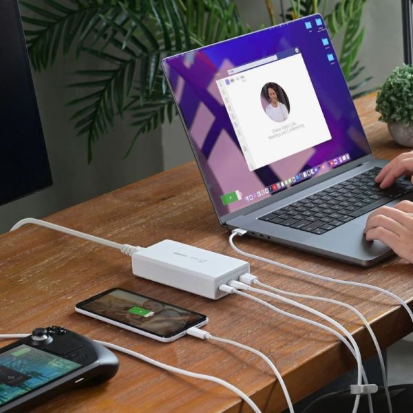 J5create JUP37185W 185W GaN PD 3.1 USB-C 3-Port Charger