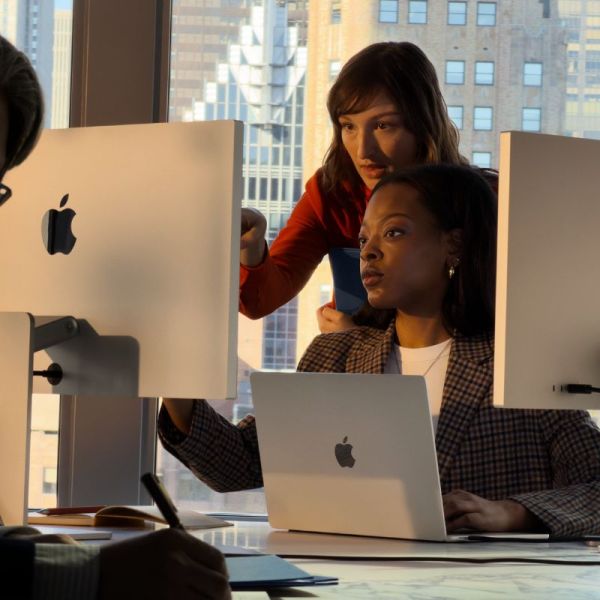 Apple Studio Display standard glass on desk