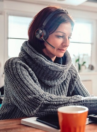 Poly Voyager Focus 2 USB-C-C Teams + USB-C to USB-A Adapter + Charging Base - Onedirect