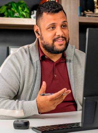 Poly Voyager Free 60 + UC Black USB-C + Touchscreen Charging Case - Onedirect