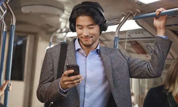 Wireless headset with a microphone for use with mobile phone calls