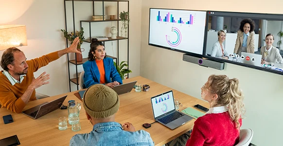 Barco ClickShare Bar Core in a meeting room