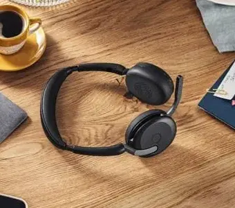 On-ear headsets: light and versatile