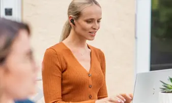 What is an in-ear earphone?