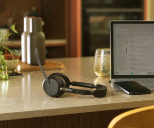 Highly accurate AI-generated meeting transcripts and summaries